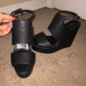 Black wedges